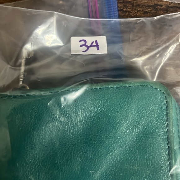 Y2K Leather Turquoise fossil zip case - Picture 4 of 4